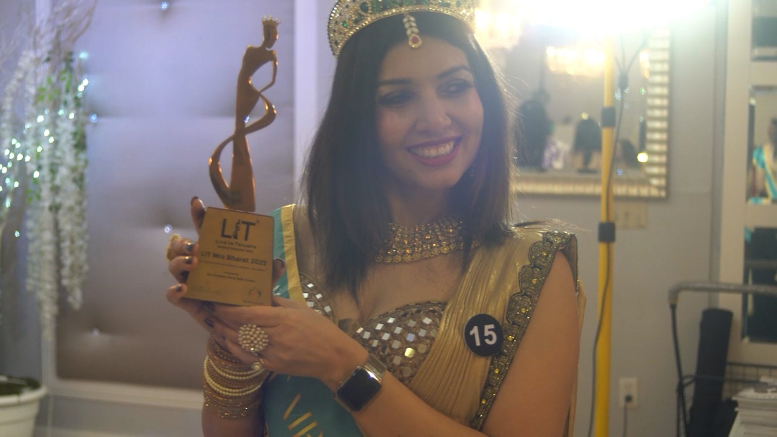 Sequence 01.00_57_24_17.Still037